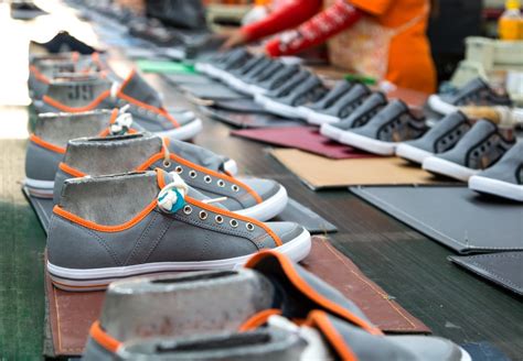 who makes on shoes.